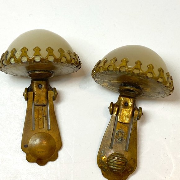 Vintage 1960s Clip ons Earrings Half Sphere Cream Coloured Stone Gold Tone - Picture 5 of 6